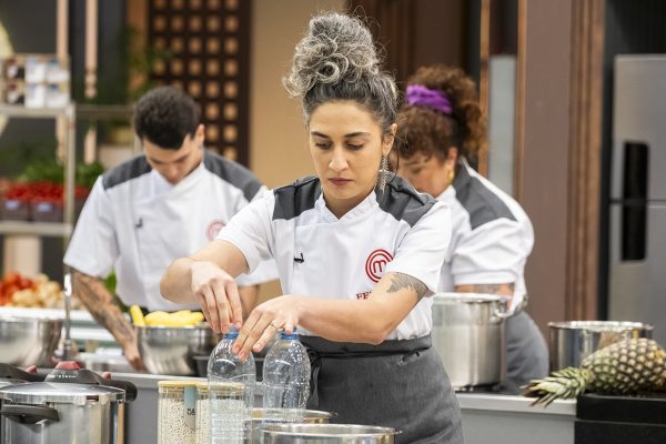 Fernanda Oliveira retorna ao MasterChef Profissionais após sucesso como amadora