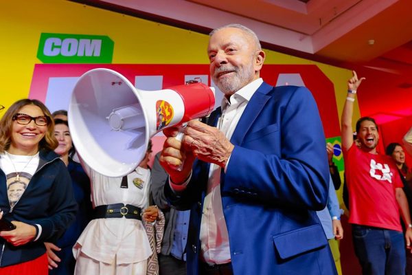 Lula se reúne com jovens eleitos para ajustar campanha rumo ao segundo turno