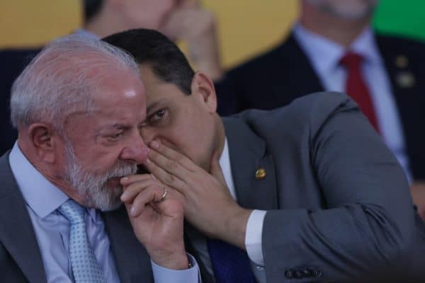 Governo Lula busca votar fim da escala 6×1 antes do 2º turno; oposição quer adiar
