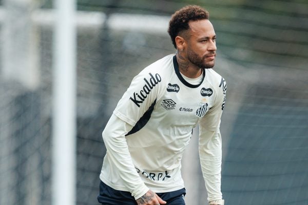 Neymar retorna ao Santos para confronto contra Flamengo na Vila Belmiro