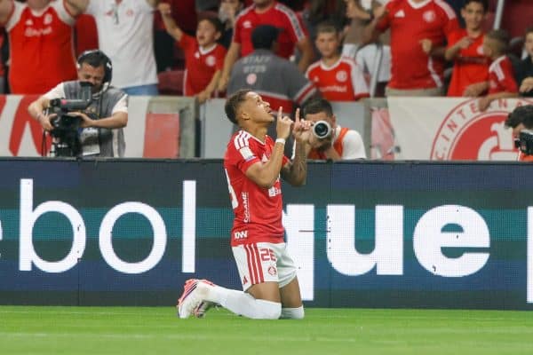 Internacional vence e Corinthians sofre 7ª derrota consecutiva no Brasileirão