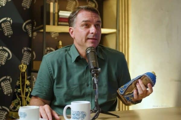 Flávio Bolsonaro se reúne com ACM Neto e Rueda em Brasília