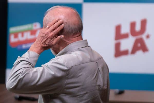 Em 2018, Lula também sugeriu “nova Constituição” em seu plano de governo