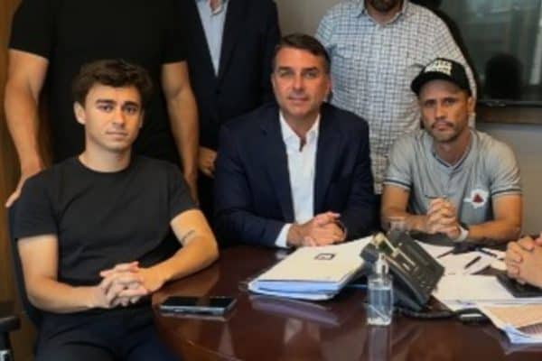Flávio Bolsonaro define funções em MG: Nikolas nas redes, Cleitinho com prefeitos