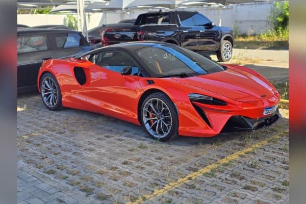 PF apreende carros de luxo em operação contra desvios na Saúde