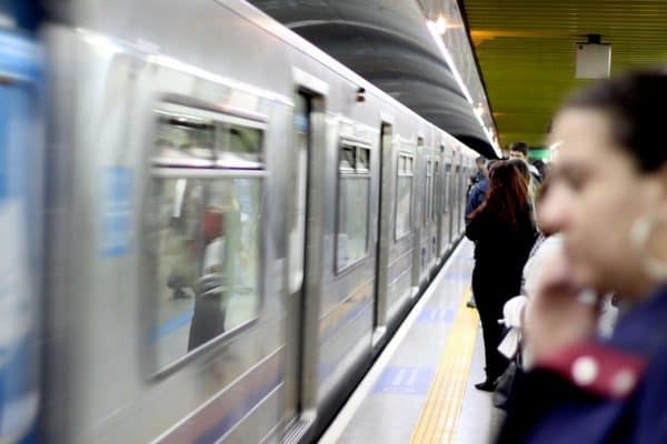 Problemas em 3 Linhas do Metrô de SP Causam Restrição na Manhã de Sexta-feira