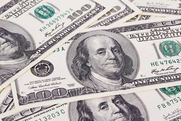 Dólar em Queda com Eleições e Baixa do Petróleo no Radar