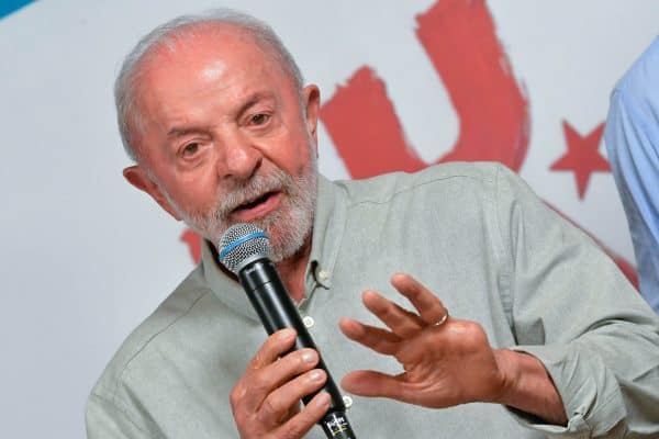 Lula usa pauta trabalhista para pressionar Flávio no segundo turno
