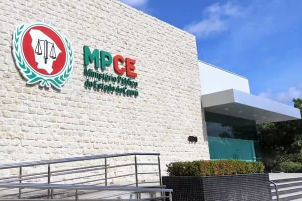 Advogados são detidos por atuarem como “mensageiros” de líderes de facção no Ceará