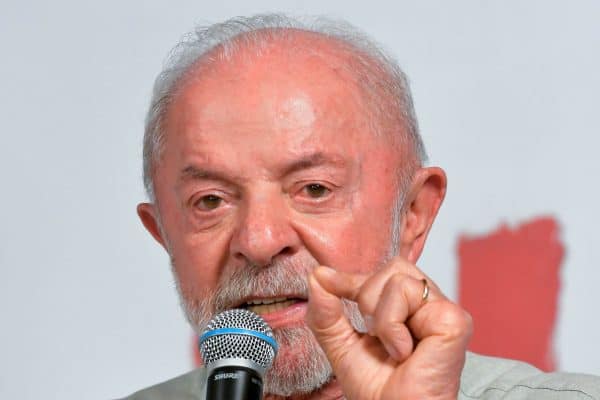 Governo Lula prorroga isenção de tributos na gasolina por mais um mês