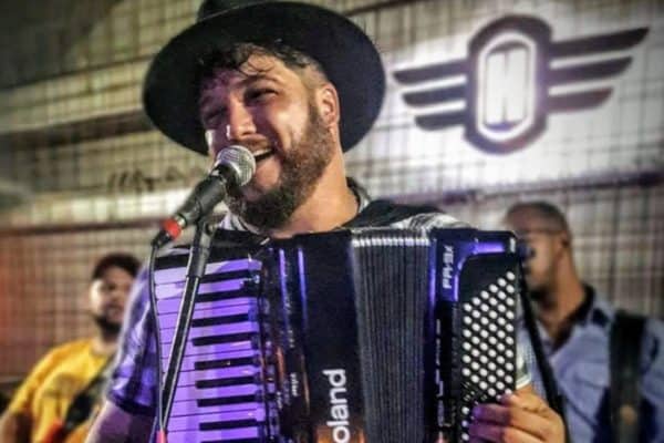 Cantor sertanejo Rodrigo Leal Gramelich falece aos 38 anos após infarto em casa