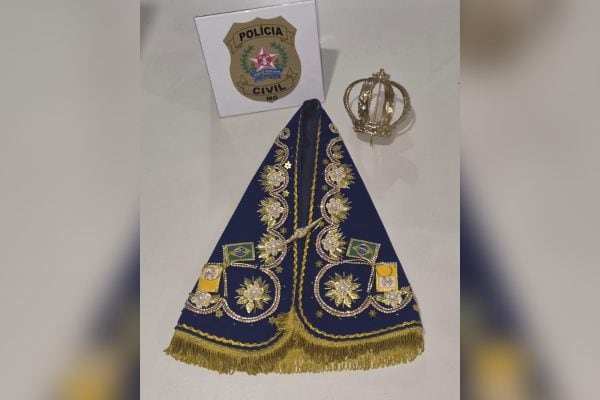 Polícia recupera manto e coroa de Nossa Senhora furtados em igreja de Minas Gerais