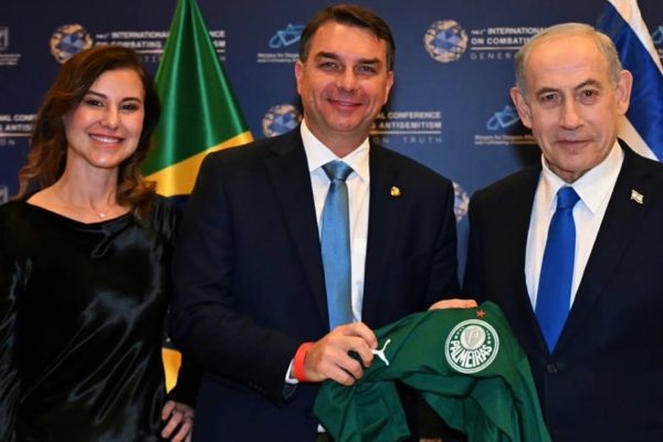 Benjamin Netanyahu convida Flávio Bolsonaro para visitar Israel e propõe fortalecer laços
