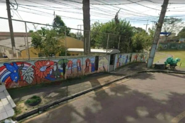 Polícia mata homem que fez crianças reféns em escola de Curitiba