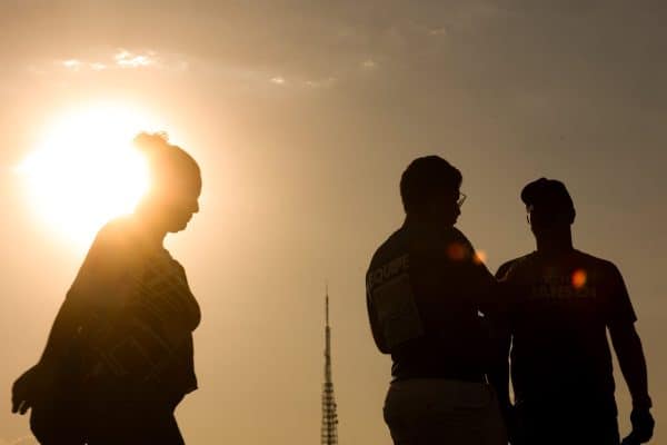 Distrito Federal enfrenta calor de 34,2ºC e baixa umidade com alerta laranja