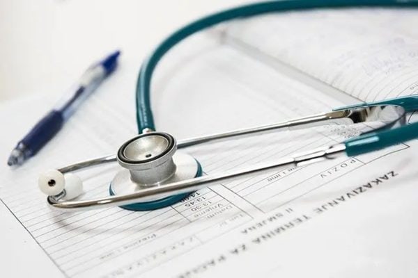 Justiça confirma demissão por justa causa de pastor que apresentou 88 atestados médicos