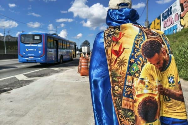 Peregrinos na Dutra recebem apoio de evangélicos rumo a Aparecida