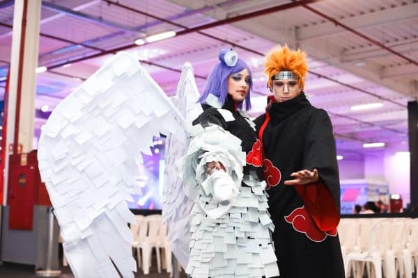 Carol e Genilson Frazão brilham em desfile de cosplay em Taguatinga