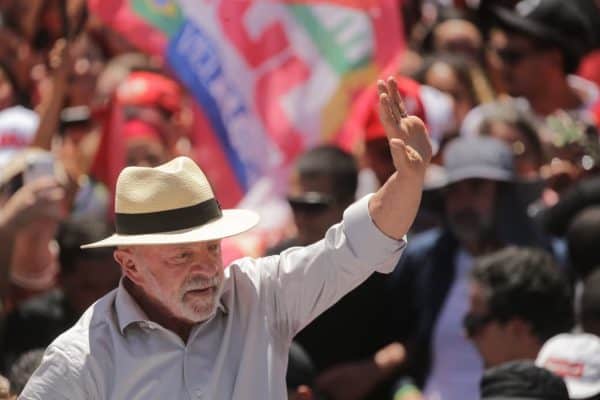 A 15 dias do 2º turno, Lula ajusta campanha e foca em reconquistar votos