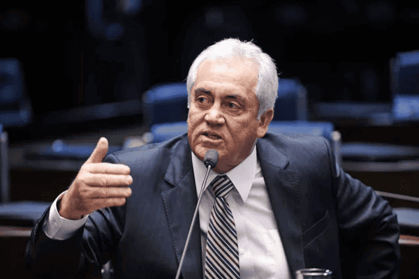 Embasa fecha contrato sem licitação com empresa de filha de Otto Alencar