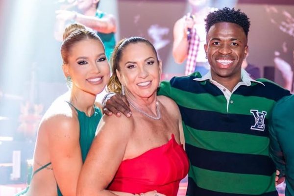 Mãe de Virginia Fonseca desmente crise com Vini Jr.: “Para mim está tudo bem”