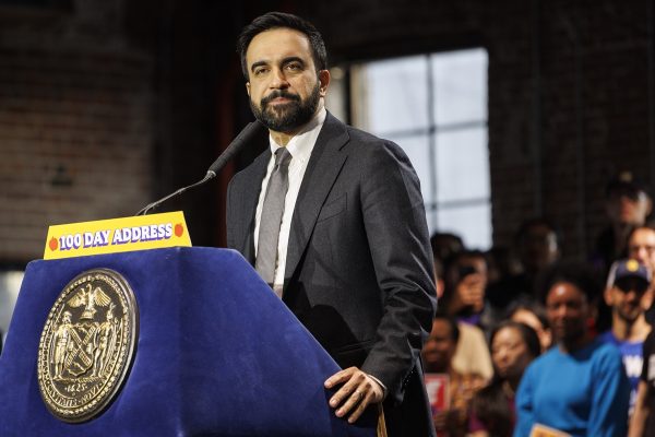 Prefeito de Nova York investiga disparo do ICE contra imigrante dominicano