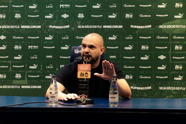 Presidente do Fluminense critica duramente arbitragem após Fla-Flu: “Um lixo”