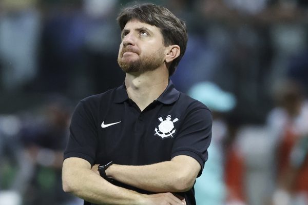 Corinthians perde para Palmeiras e anuncia Clarence Seedorf como técnico