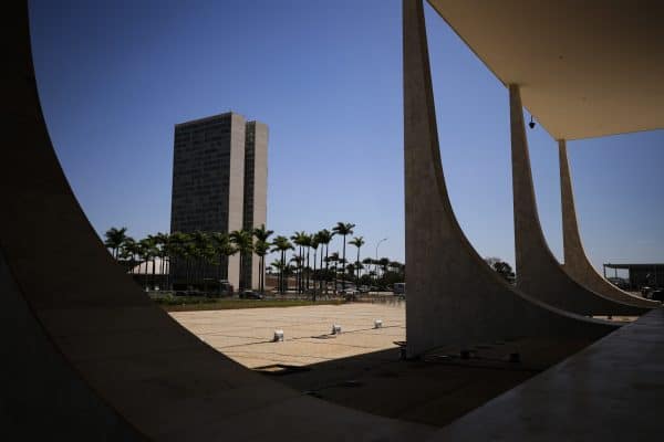 Congresso atual define pautas importantes antes da posse de novos parlamentares