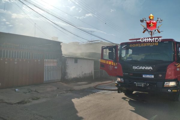 Homem é procurado após agredir esposa e incendiar casa no DF