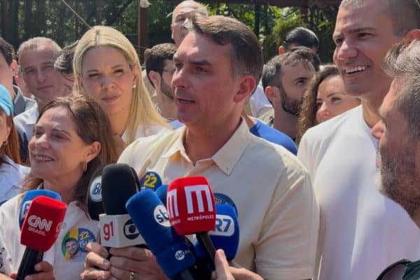 EBC nega responsabilidade por falha de áudio em propaganda de Flávio Bolsonaro