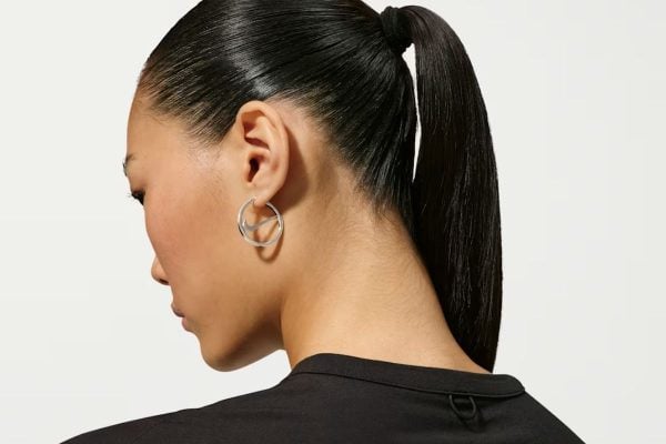 Nike apresenta sua primeira coleção de joias inspirada no Swoosh