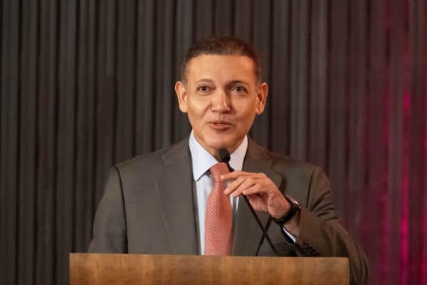 Deputados do PT solicitam a Fachin investigação sobre Nunes Marques e ligação com banqueiro