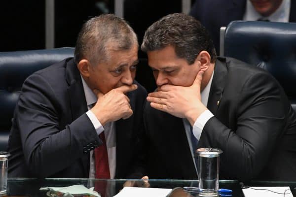 José Guimarães acusa oposição de atrasar PEC da Segurança com maioridade penal