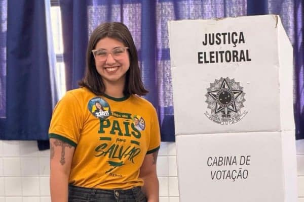 Lula processa Flávio Bolsonaro e Campopiano por fake news com IA