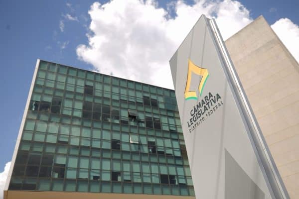 CLDF aprova nova regulamentação para vans escolares no DF