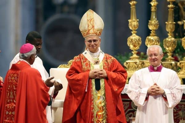 Papa Leão XIV celebra missa em hospital após cirurgia de câncer