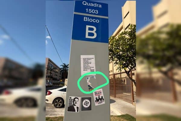 Polícia do DF investiga cartazes de Flávio Bolsonaro com bigode de Hitler