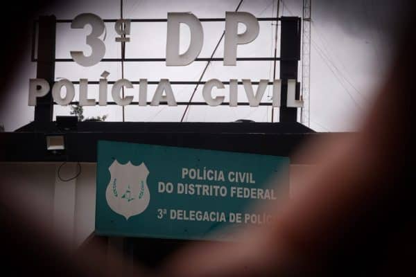 Publicitária é indiciada por criar pânico com vídeo falso sobre sequestro de crianças