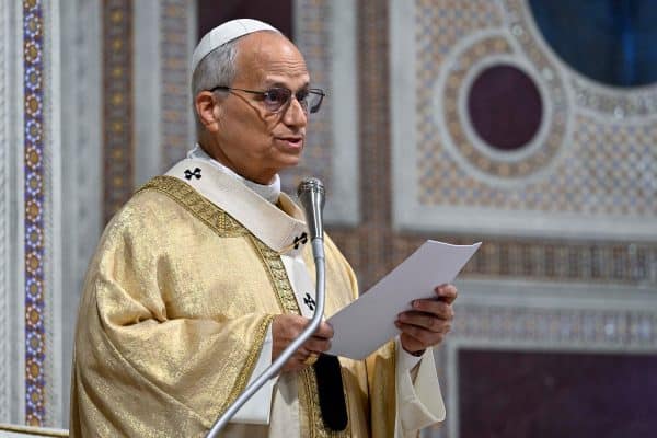 Papa Leão XIV apresenta melhora após cirurgia e toma café da manhã