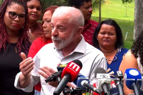 Lula discute “tarifa zero” e apresenta proposta nas redes sociais