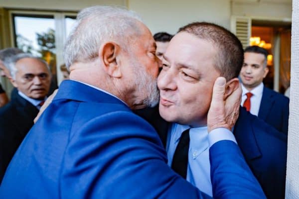 Lulinha Permitiu Uso de Foto com Lula para Impressionar Empresário