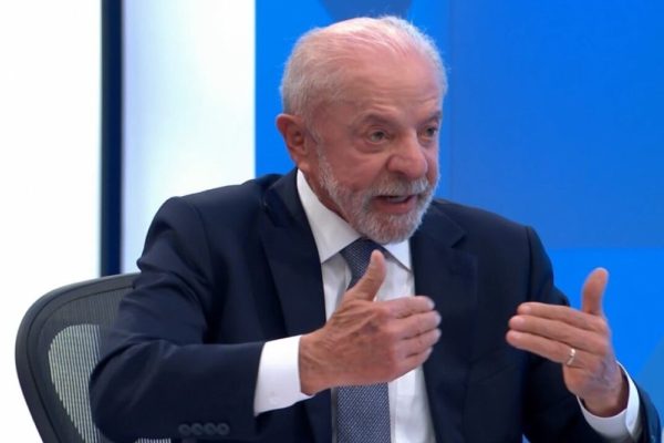 Aliados aconselham Lula a manter calma em debate com Flávio Bolsonaro