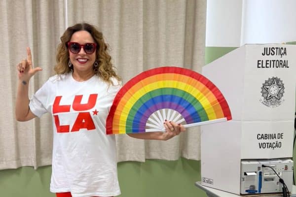 Daniela Mercury organiza ato pela democracia em Salvador após Caetano no RJ