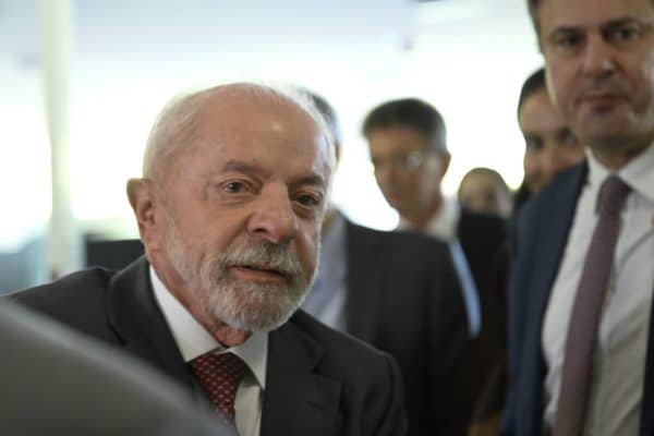 TSE impede propaganda de Flávio Bolsonaro que liga Lula a crimes em saídas temporárias