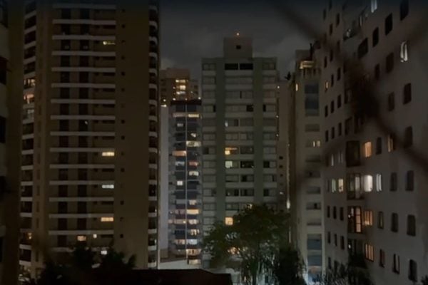 Panelaços em São Paulo durante sabatina de Flávio Bolsonaro no JN