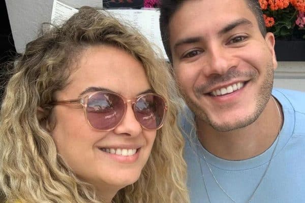 Arthur Aguiar descobre falecimento de Lua Blanco durante live e interrompe transmissão