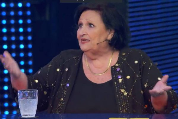 Déa Lúcia critica Flávio Bolsonaro e defende Lula em vídeo