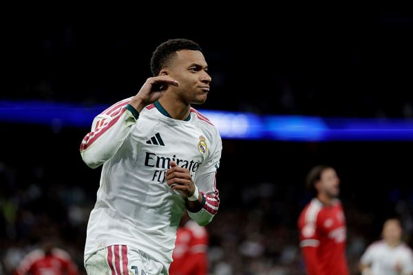 Real Madrid goleia Sevilla com dois gols de Mbappé no Campeonato Espanhol
