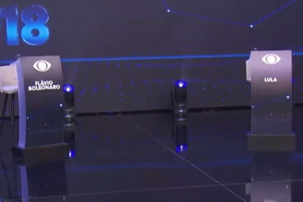 Lula e Flávio Bolsonaro se enfrentam em debate presidencial na Band